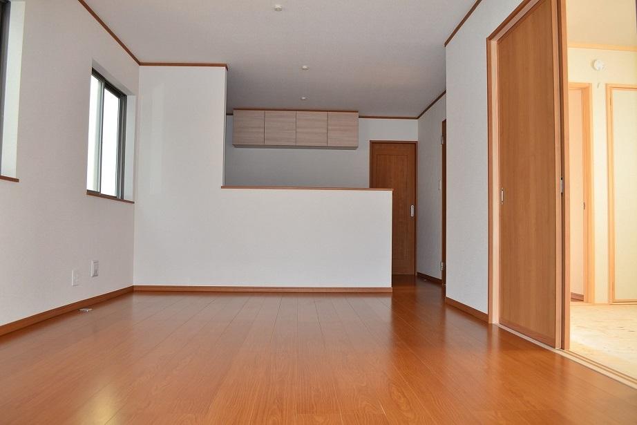 Same specifications photos (living). Same specifications 1 Building