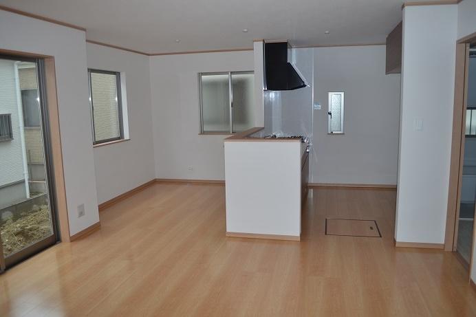 Same specifications photos (living). Same specifications Building 2