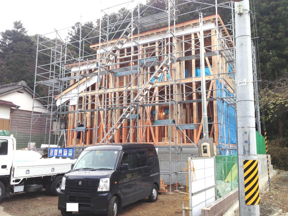 Local photos, including front road. Local (December 9, 2013) Shooting