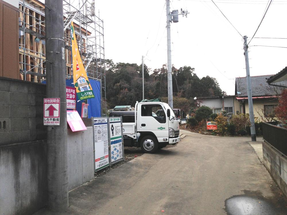 Local photos, including front road. Local (December 9, 2013) Shooting