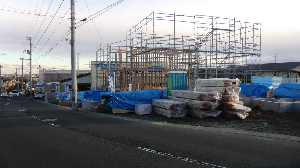 Local photos, including front road. Local (December 13, 2013) Shooting