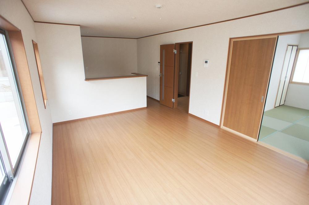 Same specifications photos (living)