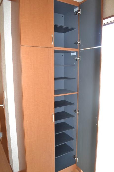 Entrance. Same specifications Entrance