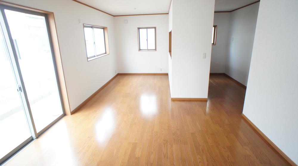 Same specifications photos (living)