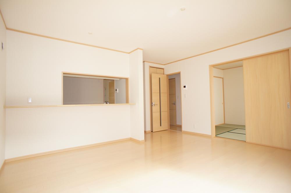 Same specifications photos (living)