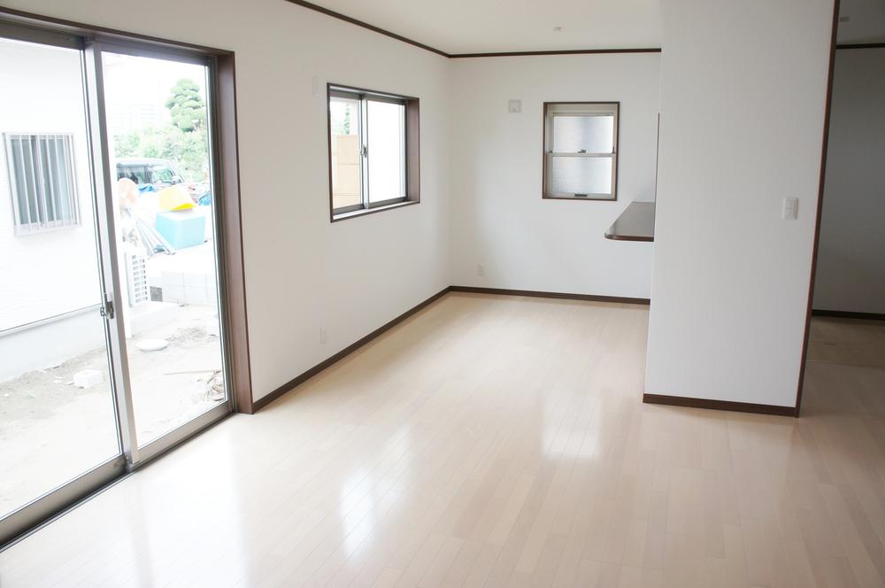 Same specifications photos (living)