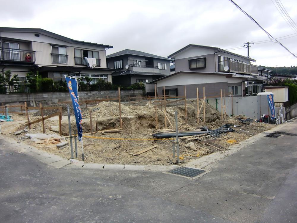 Local photos, including front road. 2013 September 22, shooting