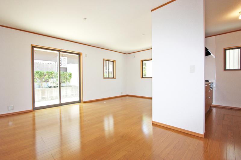 Same specifications photos (living). Same specifications photos (LDK)