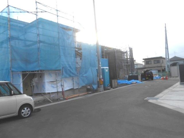 Local photos, including front road. Local (December 12, 2013) Shooting