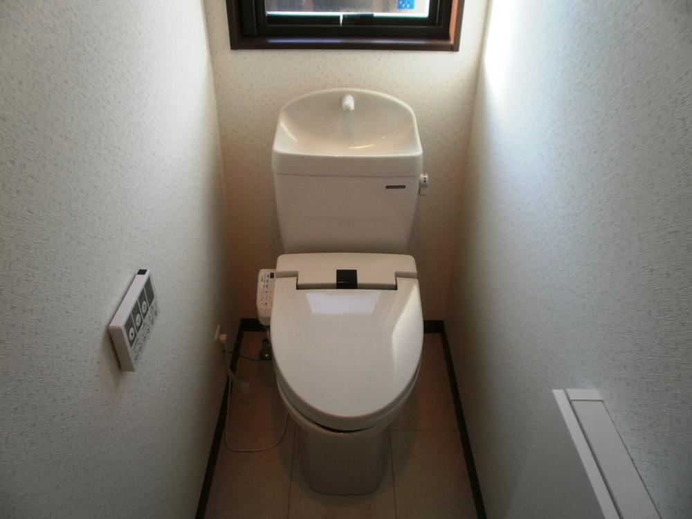 Toilet. Indoor (11 May 2013) Shooting