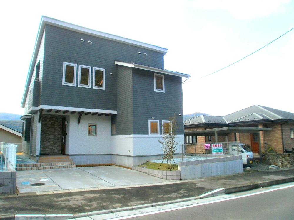 Local appearance photo. Local (11 May 2013) Shooting