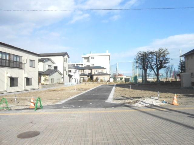 Local photos, including front road. Local (November 29, 2013) Shooting