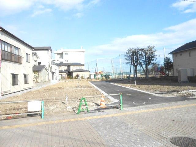 Local photos, including front road. Local (November 29, 2013) Shooting