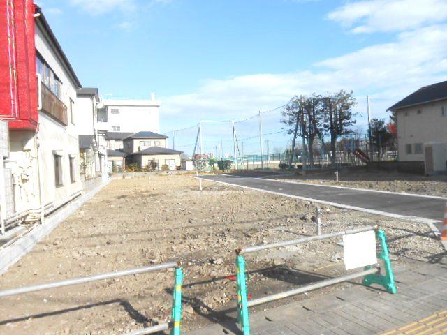 Local photos, including front road. Local (November 29, 2013) Shooting