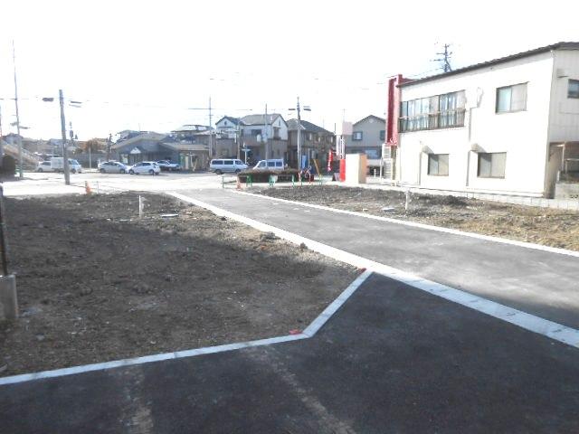 Local photos, including front road. Local (November 29, 2013) Shooting