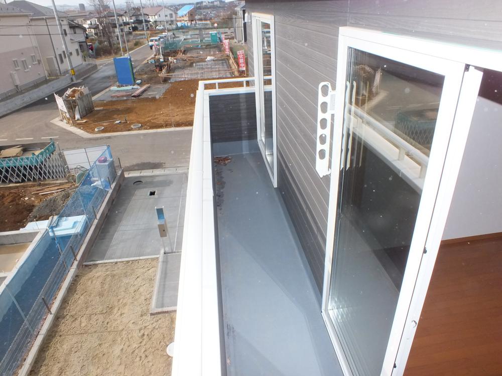 Balcony. ● same specifications ● All rooms resin composite sash and Low-E pair glass ☆