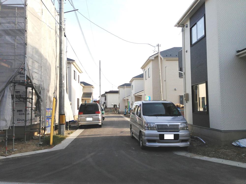 Local photos, including front road. Local (December 9, 2013) Shooting