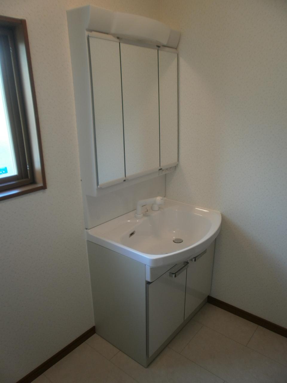 Wash basin, toilet. Indoor (11 May 2013) Shooting