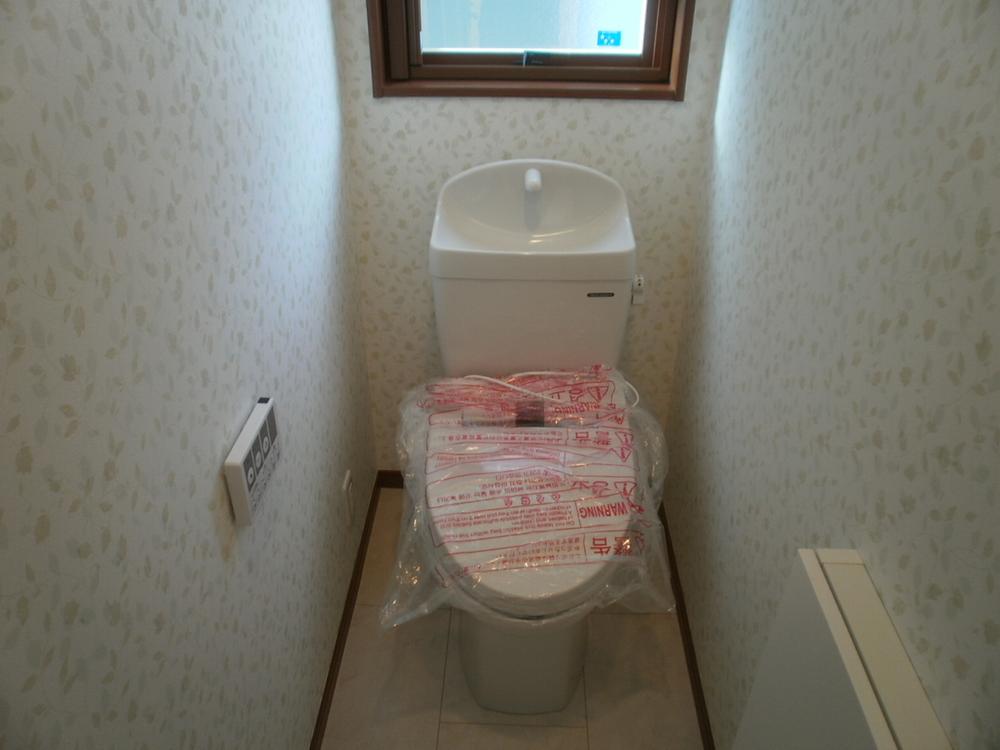 Toilet. Indoor (11 May 2013) Shooting