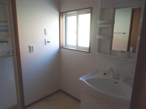 Wash basin, toilet. 1 Building Current Status photo H25.11.23 shooting