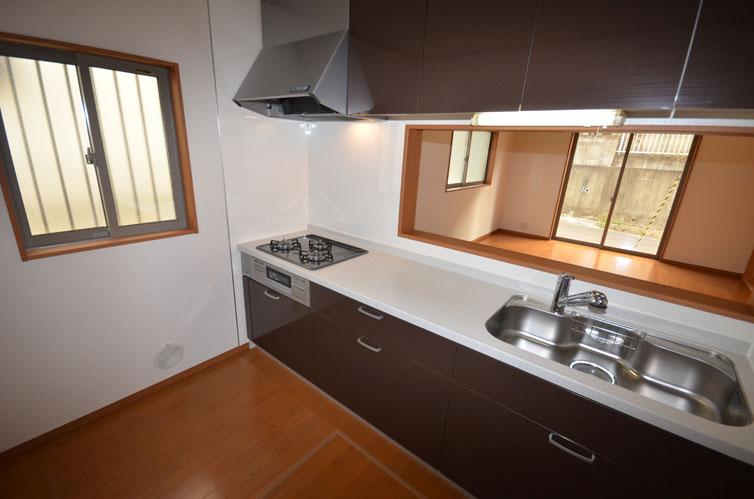 Kitchen. With water purifier