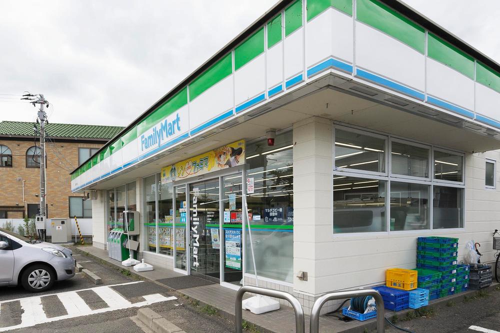 Convenience store. 250m to FamilyMart