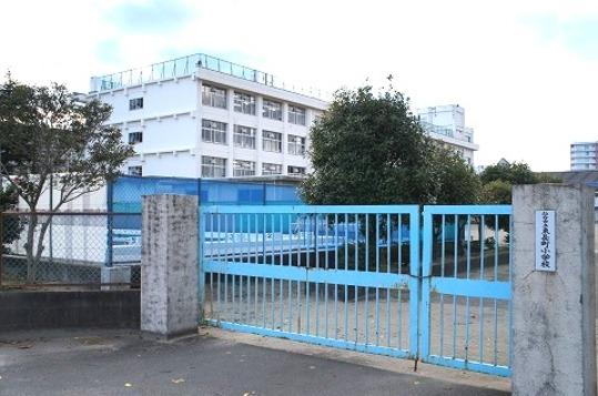 Other. Higashinaga the town elementary school A 15-minute walk (about 1200m)
