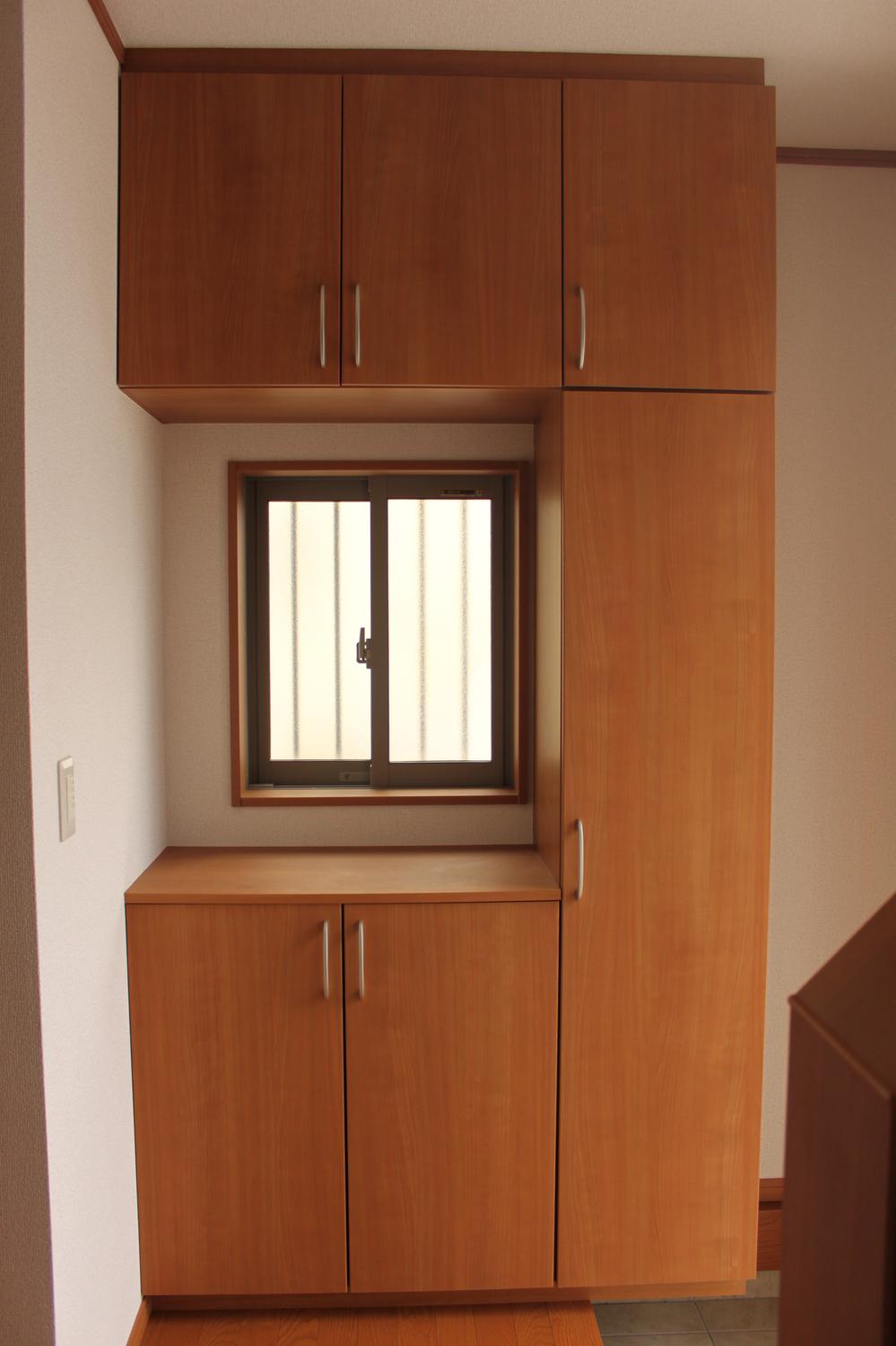 Same specifications photos (Other introspection). Footwear purse is also large