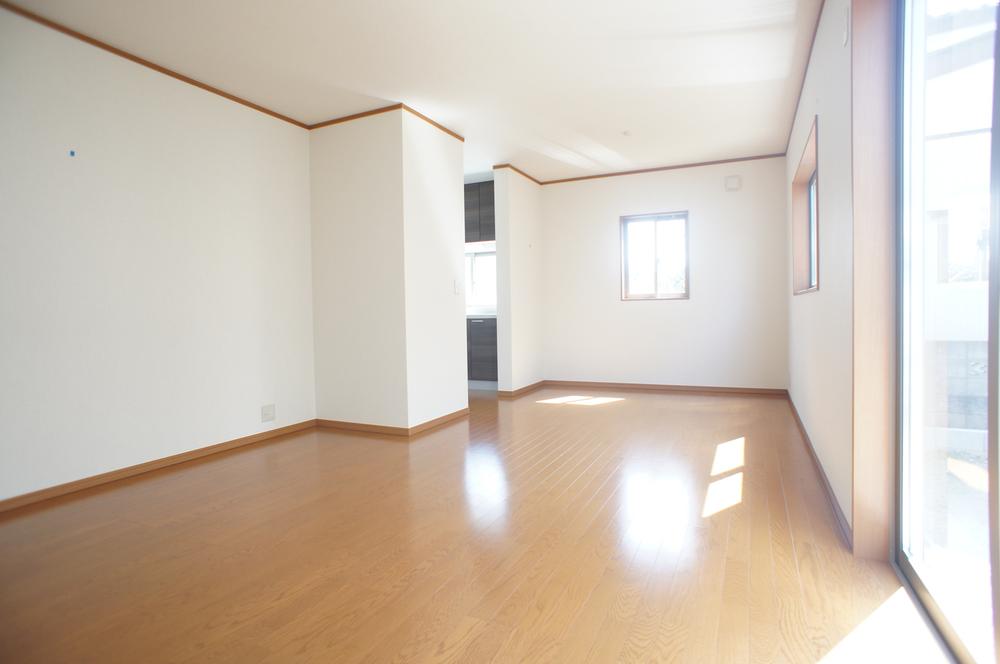 Same specifications photos (living). Same specification example