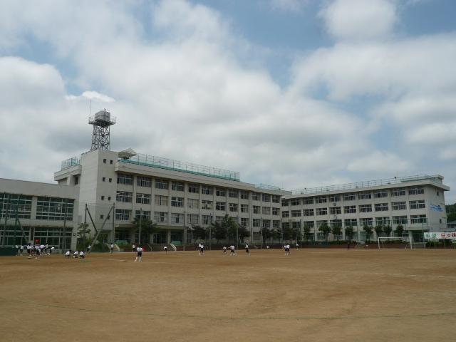 Junior high school. 320m to Sendai Municipal Fukurobara junior high school