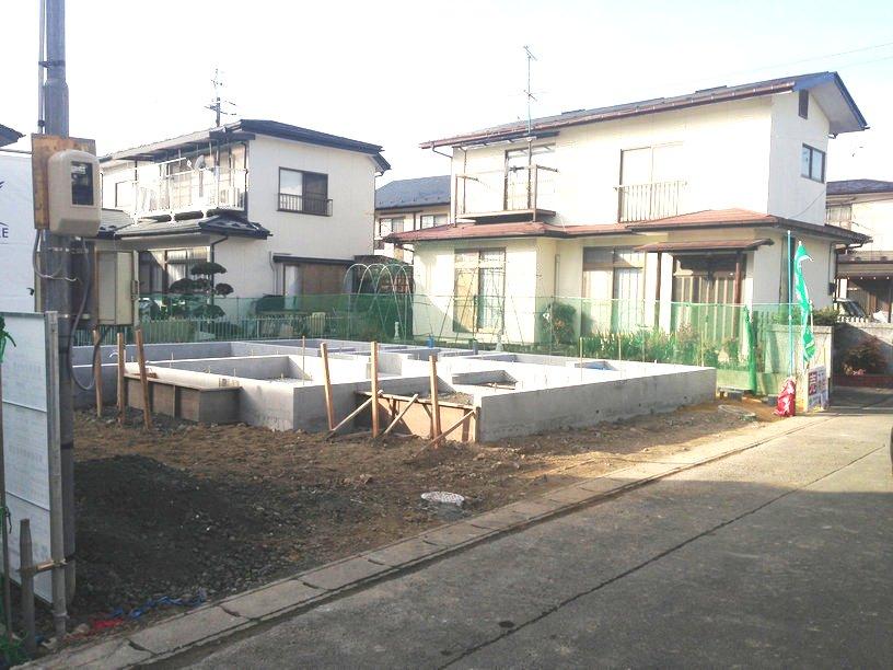 Local photos, including front road. Local (December 12, 2013) Shooting