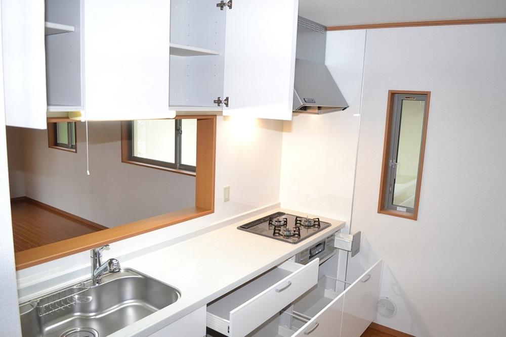 Same specifications photo (kitchen). Same specifications Door is a high-pressure melanin panel, Countertops artificial marble, Gas appliance cleaning a breeze in the enamel top finish (^ 0 ^) / Water purifier integrated hand shower faucet, Also taken out comfortably with heavy storage products in the swing down Wall