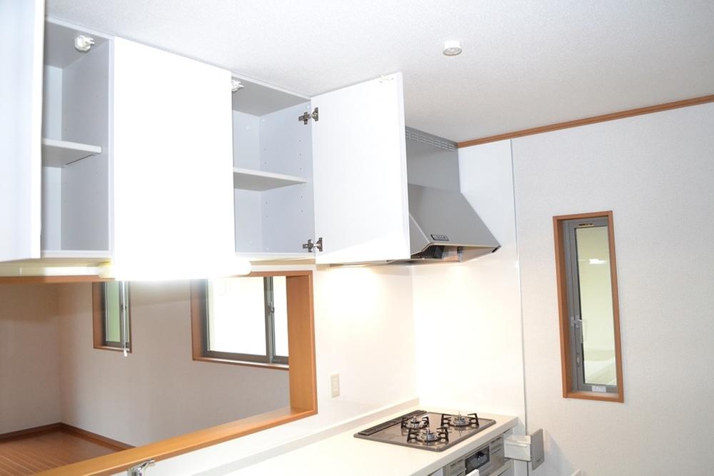 Same specifications photo (kitchen). Same specifications Door is a high-pressure melanin panel, Countertops artificial marble, Gas appliance cleaning a breeze in the enamel top finish (^ 0 ^) / Water purifier integrated hand shower faucet, Also taken out comfortably with heavy storage products in the swing down Wall