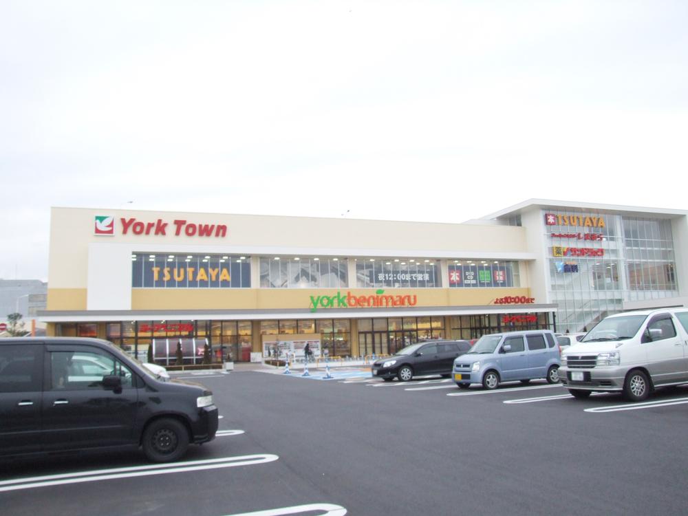 Supermarket. Yorktown 1210m until tomorrow and Nagamachi shop