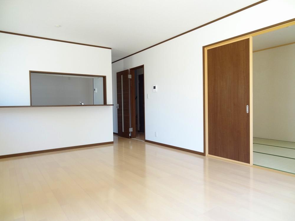 Same specifications photos (living). Same specifications