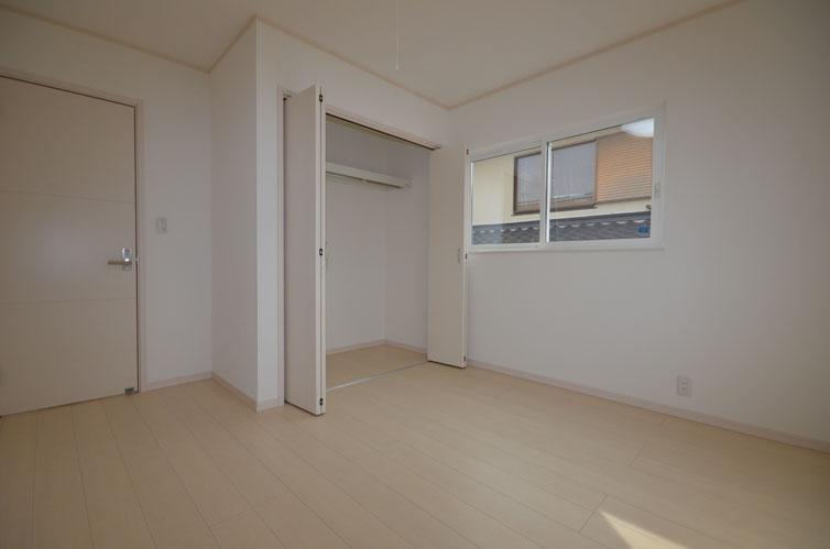 Toilet. Building A Western-style 6 Pledge north