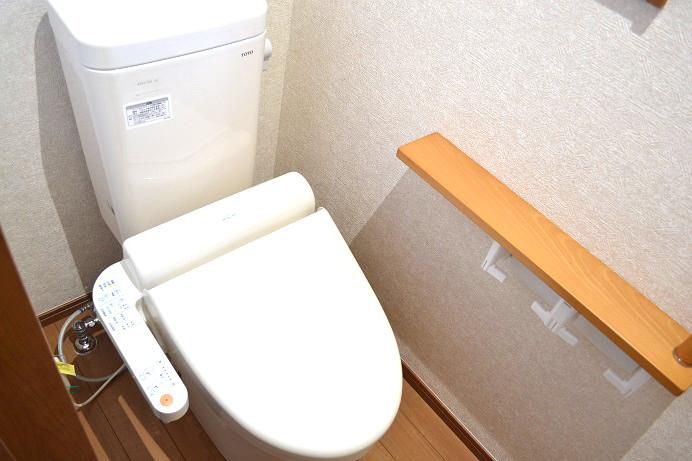 Toilet. Same specifications Bidet ・ Bidet ・ Auto power deodorizing ・ Seat sensor ・ Heating toilet seat ・ Toilet seat and lid soft closure ・ Timer power saving ・ Random power-saving ・ Toilet seat and lid one-touch detachable ・ Nozzle cleaning function ・ antibacterial