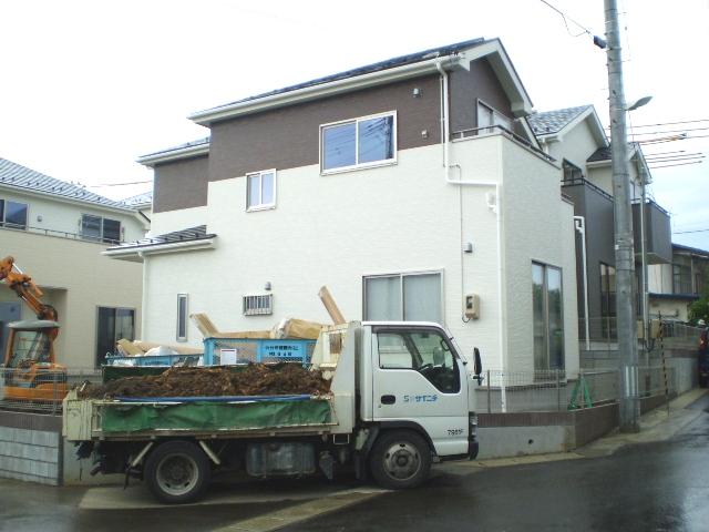 Local photos, including front road. (6) Building: local (November 7, 2013) Shooting