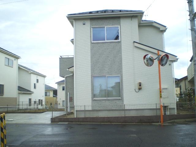 Local photos, including front road. (7) Building: local (November 7, 2013) Shooting