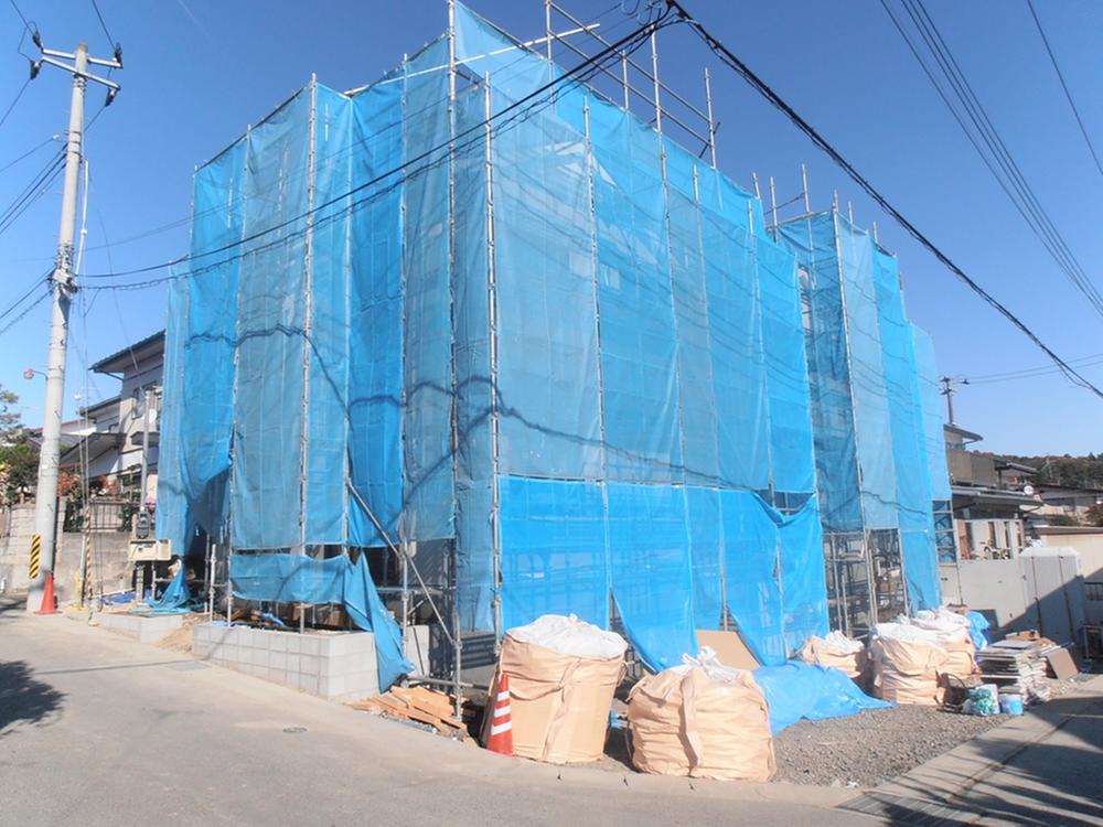 Local photos, including front road. (1) Building: local (November 23, 2013) Shooting