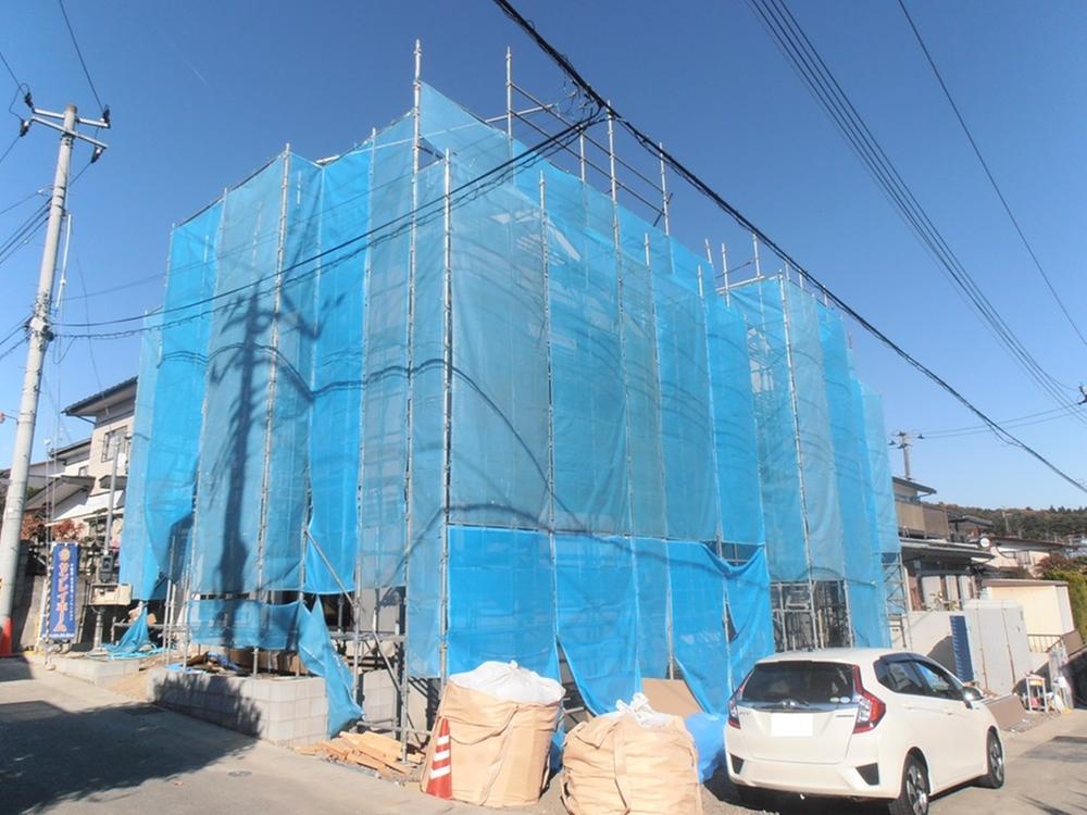 Local photos, including front road. (1) Building: local (November 23, 2013) Shooting