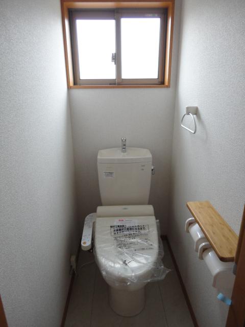 Toilet. Indoor (12 May 2013) Shooting