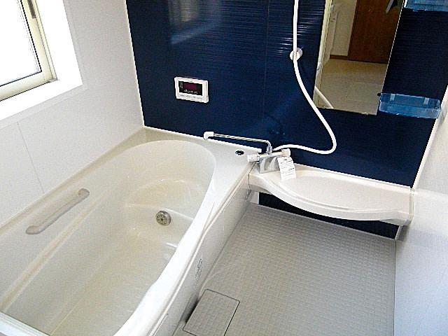 Same specifications photo (bathroom). Same specifications Kururin poi drainage port we solve the complaints of cleaning by the force of the vortex (^ 0 ^) / Easy to dry the floor, Comfortable tub with bench considering the fun of bathing (^ 0 ^) /