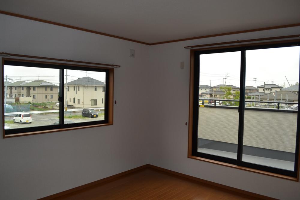 Non-living room. Same specifications Second floor room