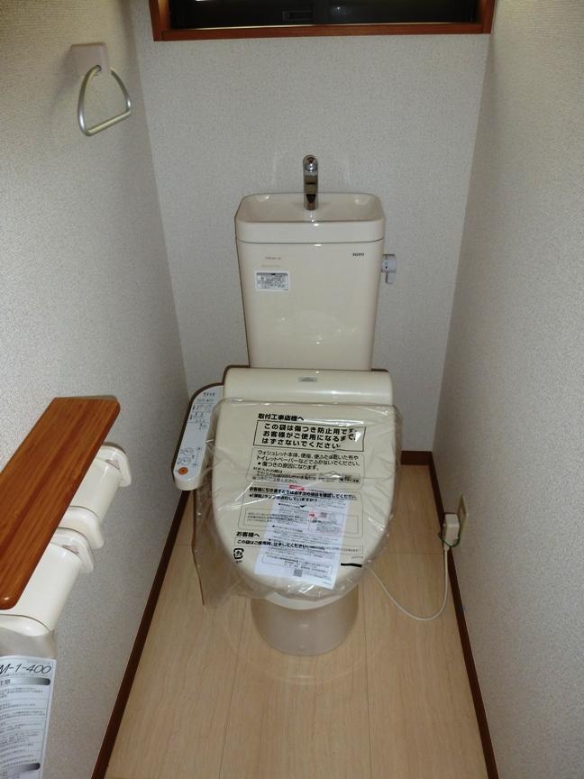 Toilet. Bidet with function