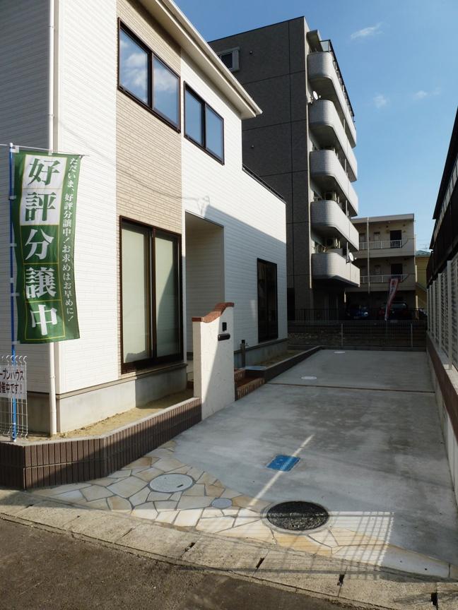 Local appearance photo. 2 buildings of the sale site in total.
