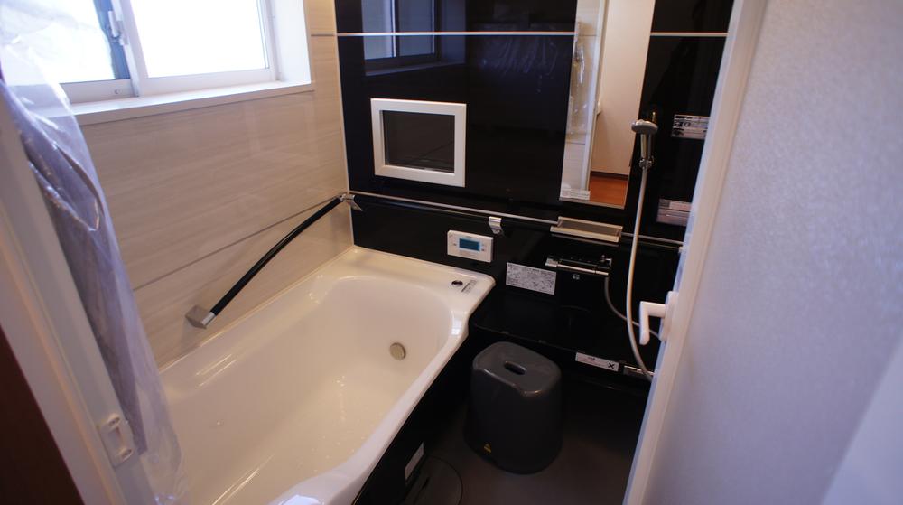 Same specifications photo (bathroom)