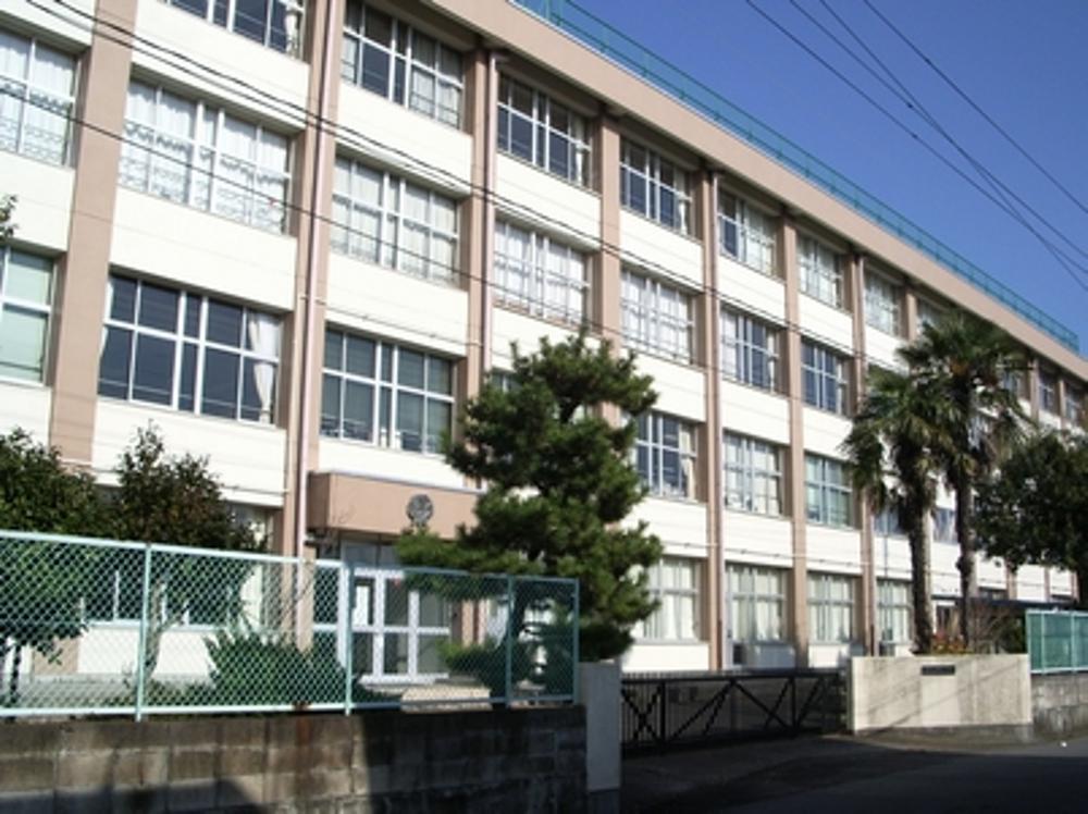 Junior high school. Okino 440m until junior high school