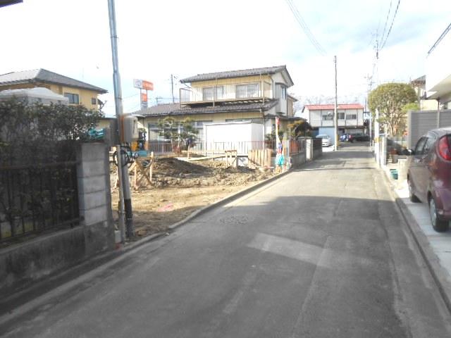 Local photos, including front road. Local (November 29, 2013) Shooting