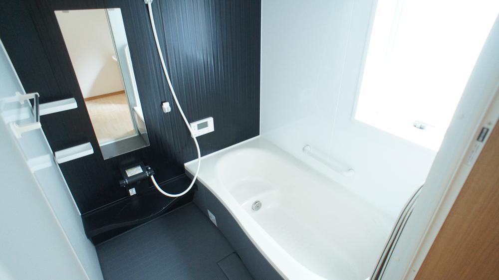 Same specifications photo (bathroom)